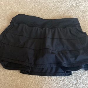 Pace rival mid rise skirt size 6 lululemon excellent condition black